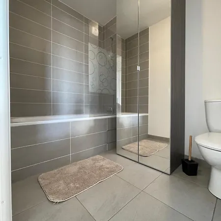 Spacious Flat With Terrace Apartment