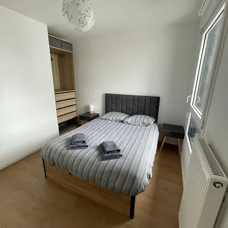Apartment Spacious Flat With Terrace Saint-Denis (Seine-Saint-Denis)