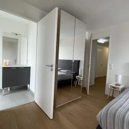 Spacious Flat With Terrace Apartment