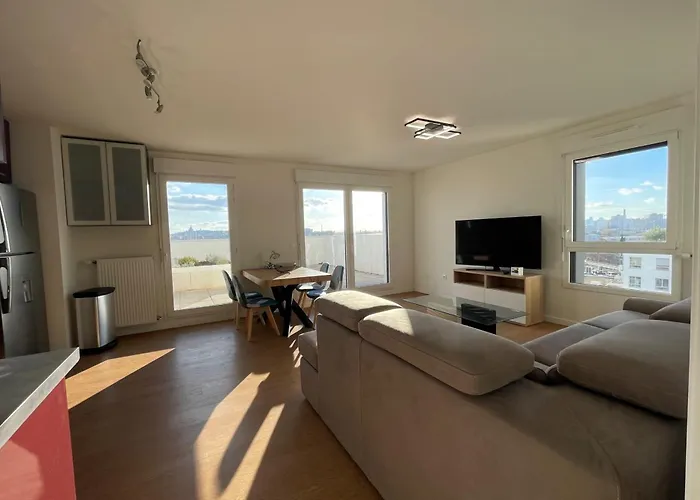 דירה Spacious Flat With Terrace *
