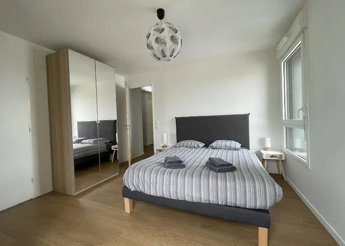 Spacious Flat With Terrace סן-דני