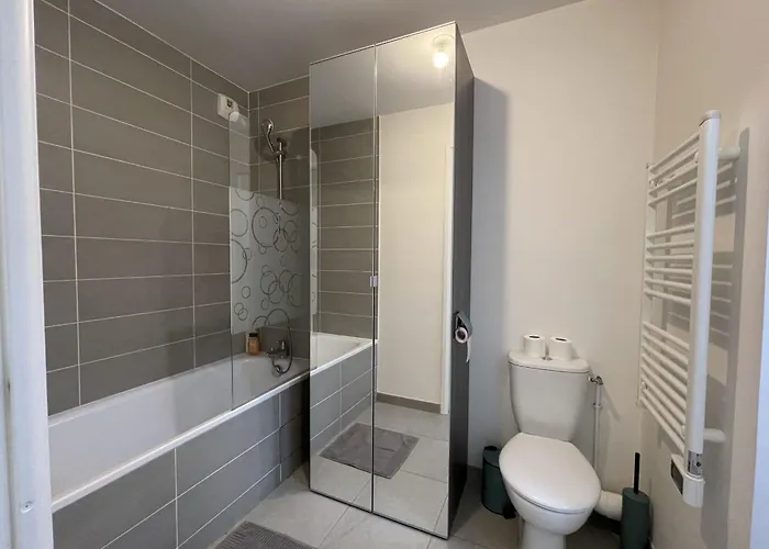 Spacious Flat With Terrace דירה