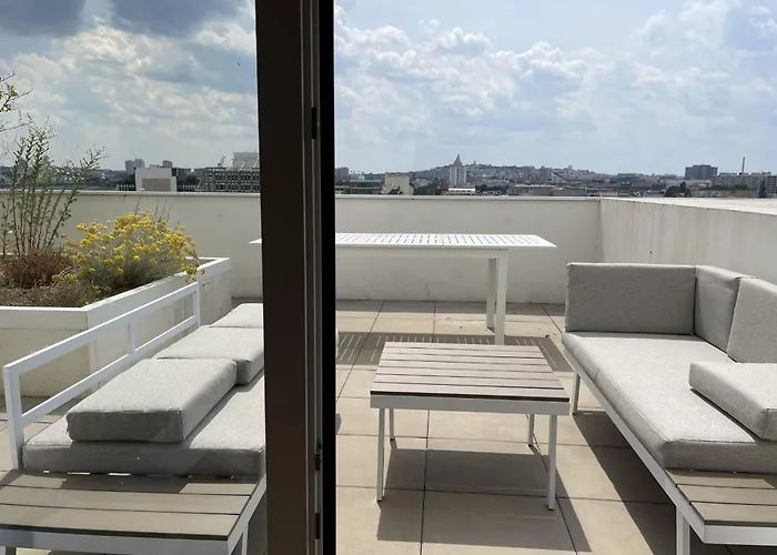 Spacious Flat With Terrace דירה *